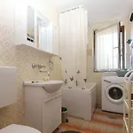 House 705 * 佩罗杰