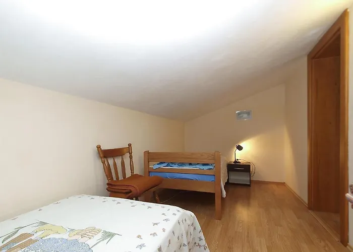 House 705 Peroj
