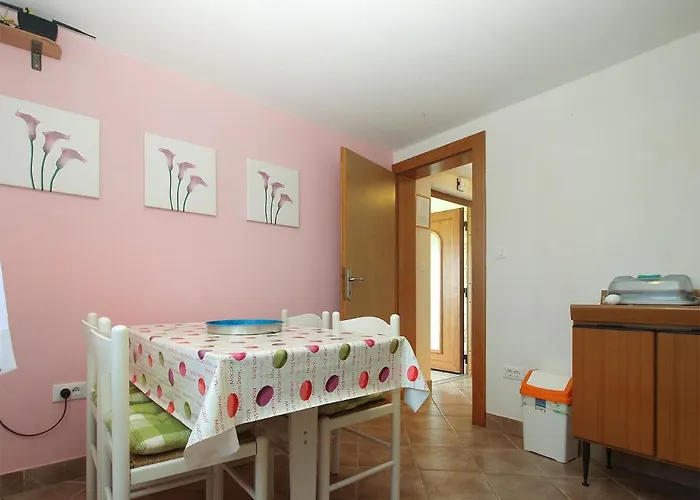 House 705 Peroj
