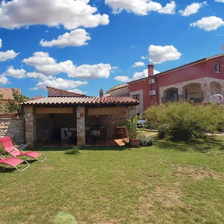 House 705 Peroj